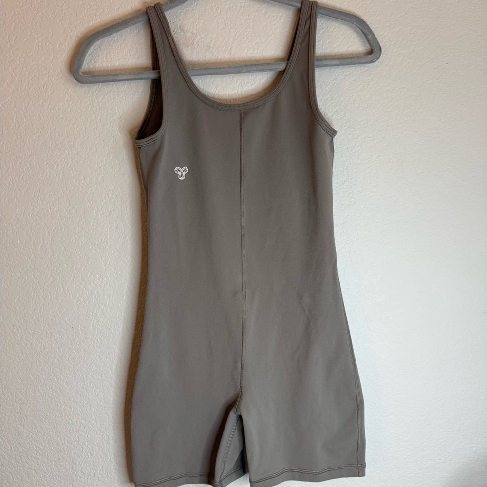 Aritzia TnAction Onsie - Picture 2 of 4